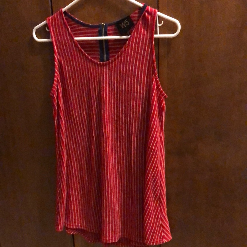 W5, woman’s top.